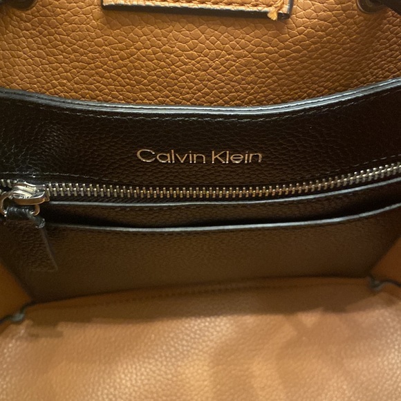 Calvin Klein Pebbled Leather bag - Picture 8 of 9